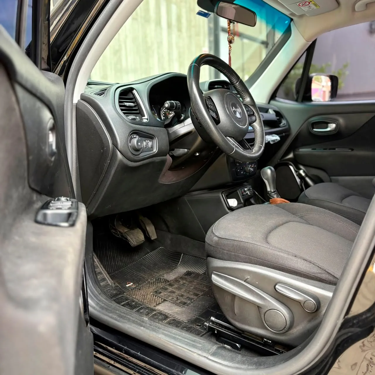 a21a28a5-dd70-46c2-a95a-e1c4e542f9c6.jpg